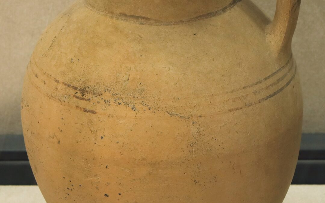 Oinochoe trilobata con decorazione a fasce
