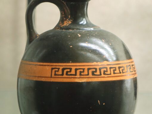 Lekythos con fascia decorata a meandro