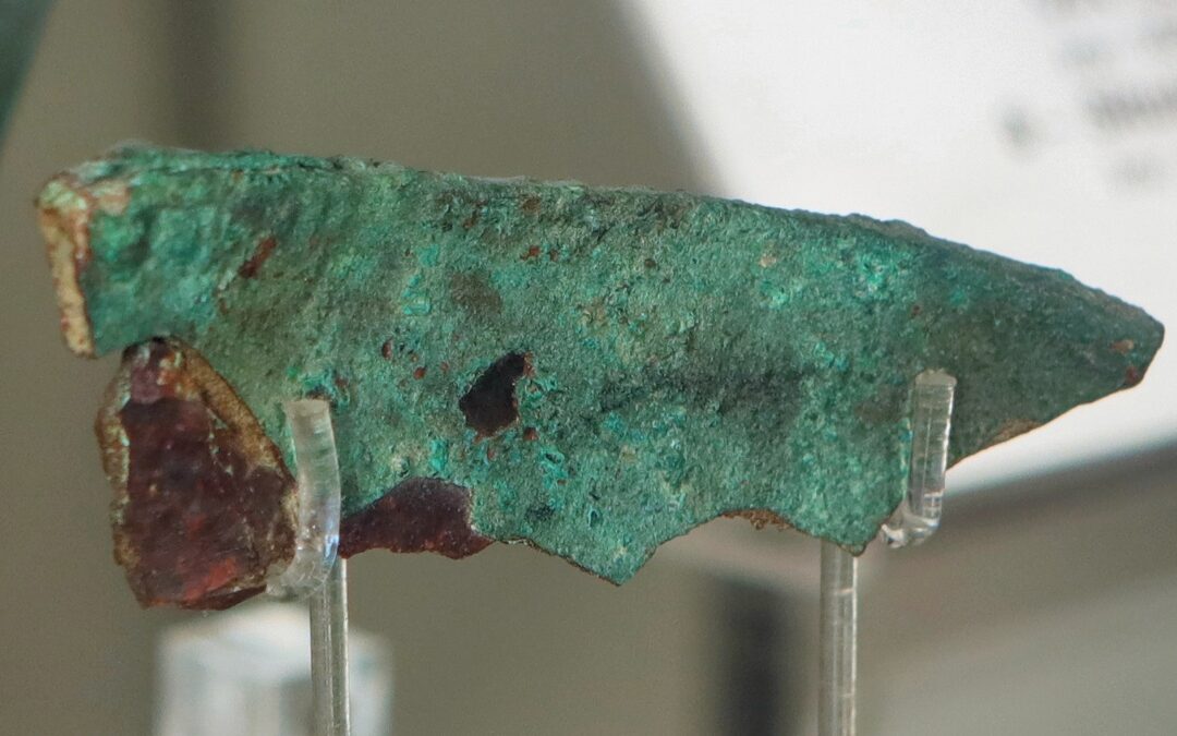 Frammento di bordo di vaso di bronzo
