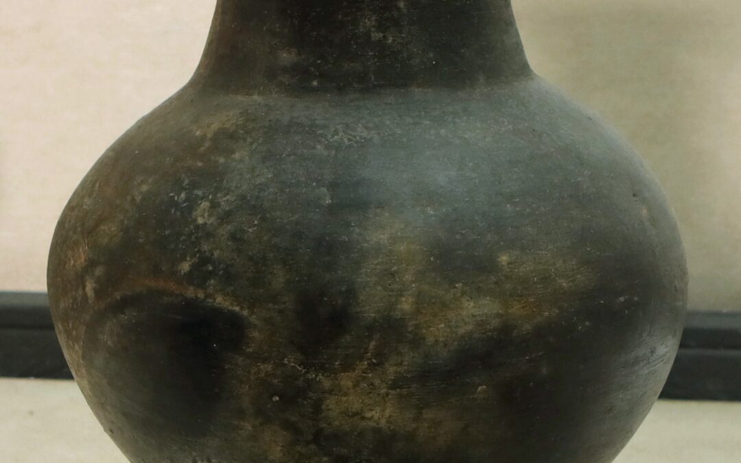 Olla biconica di impasto