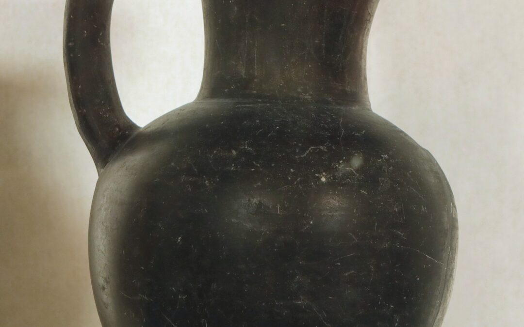 Oinochoe trilobata di bucchero