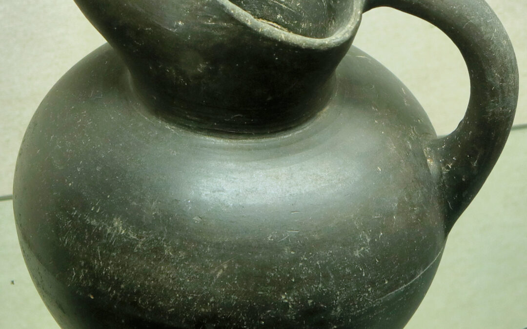 Oinochoe trilobata a corpo globulare