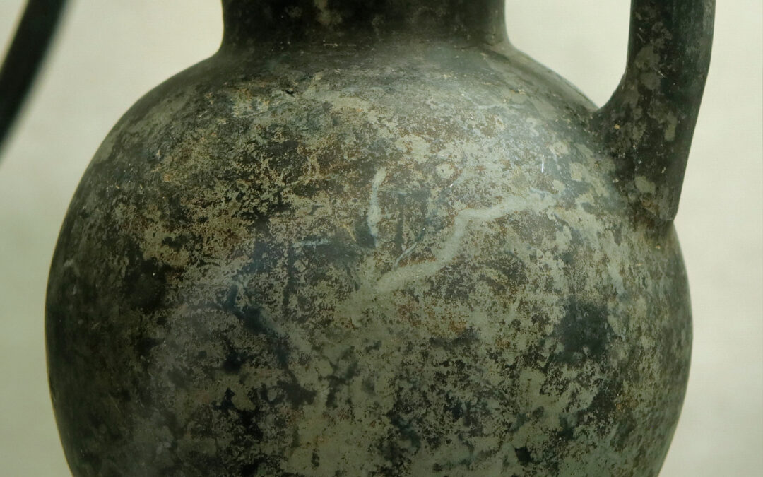 Oinochoe a bocca circolare di impasto