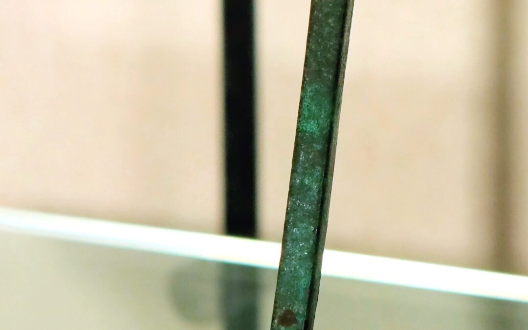 Manico di bronzo a forma di testa di cigno