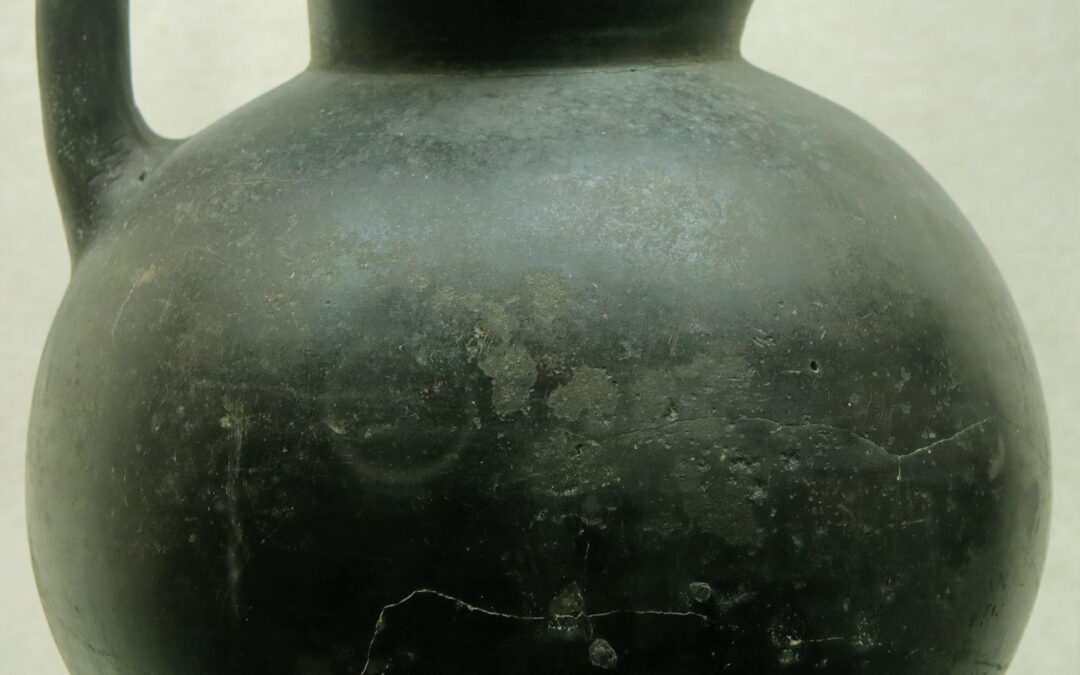 Oinochoe trilobata a corpo globulare